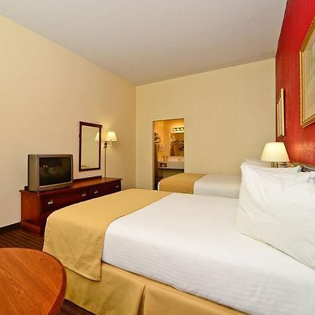 Manchester Heritage Inn & Suites Екстер'єр фото