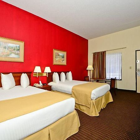 Manchester Heritage Inn & Suites Екстер'єр фото