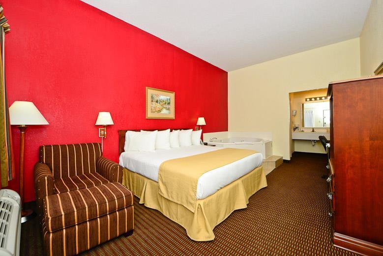 Manchester Heritage Inn & Suites Екстер'єр фото