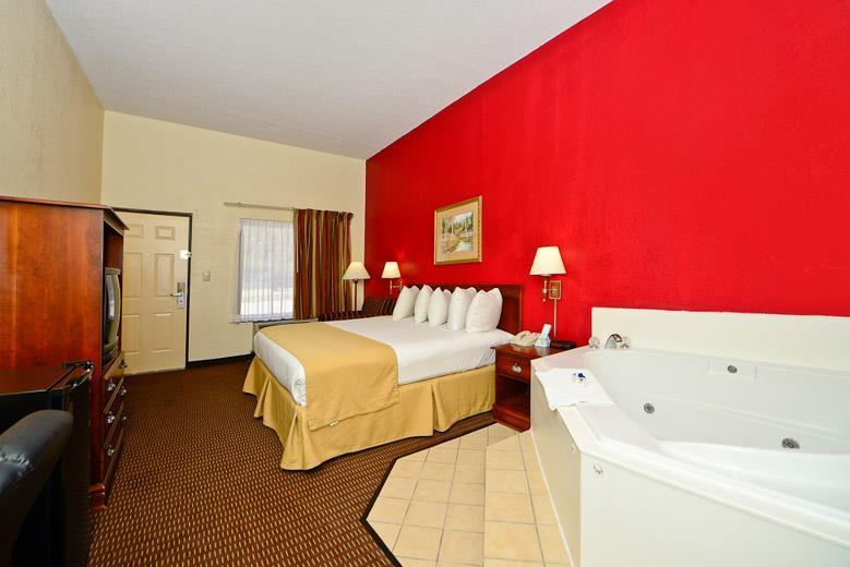 Manchester Heritage Inn & Suites Екстер'єр фото