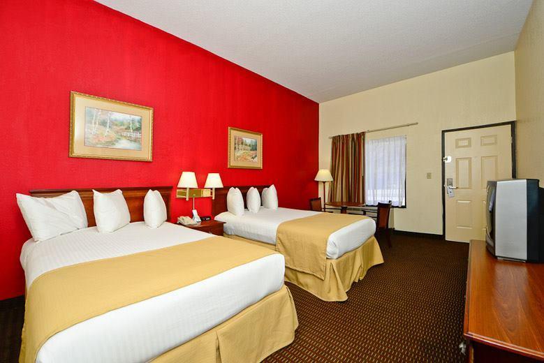 Manchester Heritage Inn & Suites Екстер'єр фото