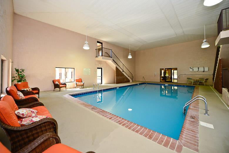 Manchester Heritage Inn & Suites Екстер'єр фото