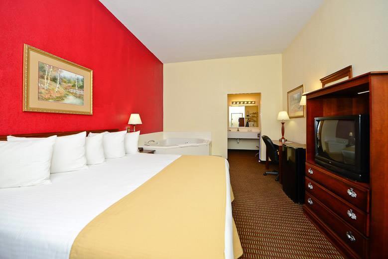 Manchester Heritage Inn & Suites Екстер'єр фото